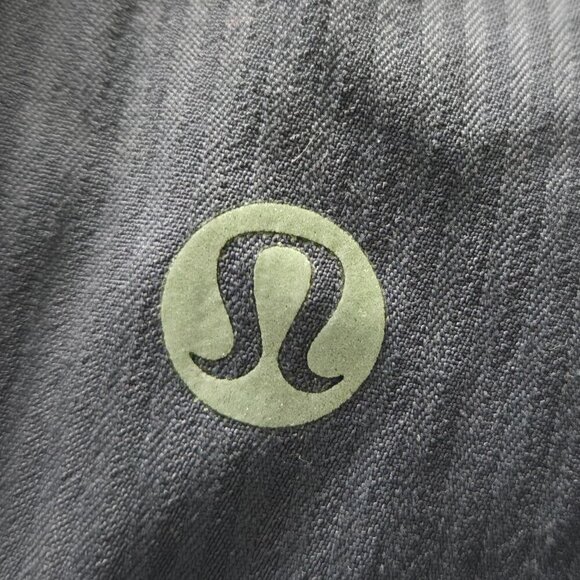 Lululemon Speed Short *2-way Stretch 2.5" - 8 Navy - Picture 3 of 4